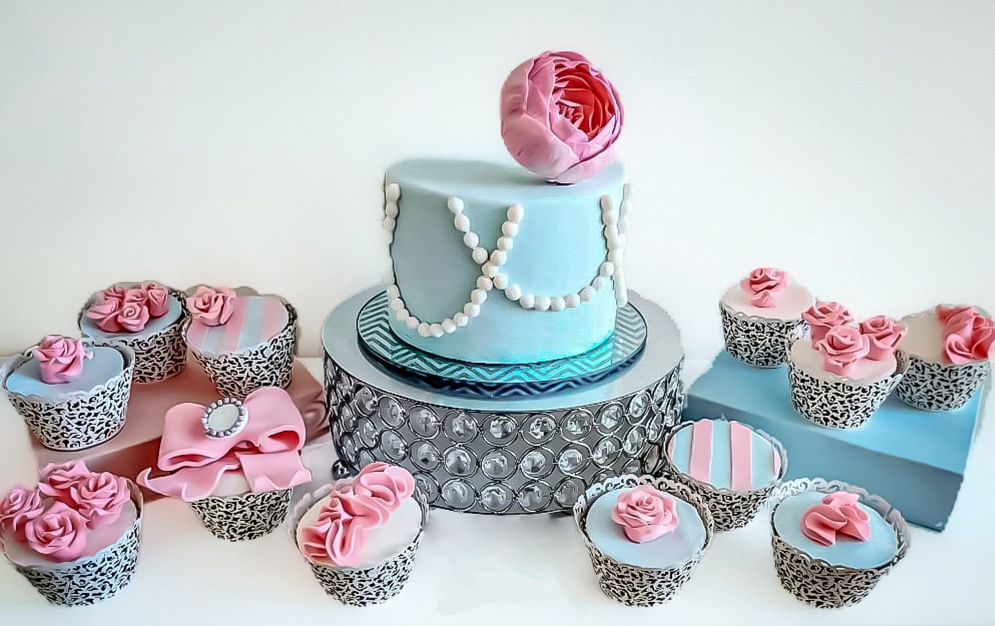 Blue Pink Cake & Cupcakes