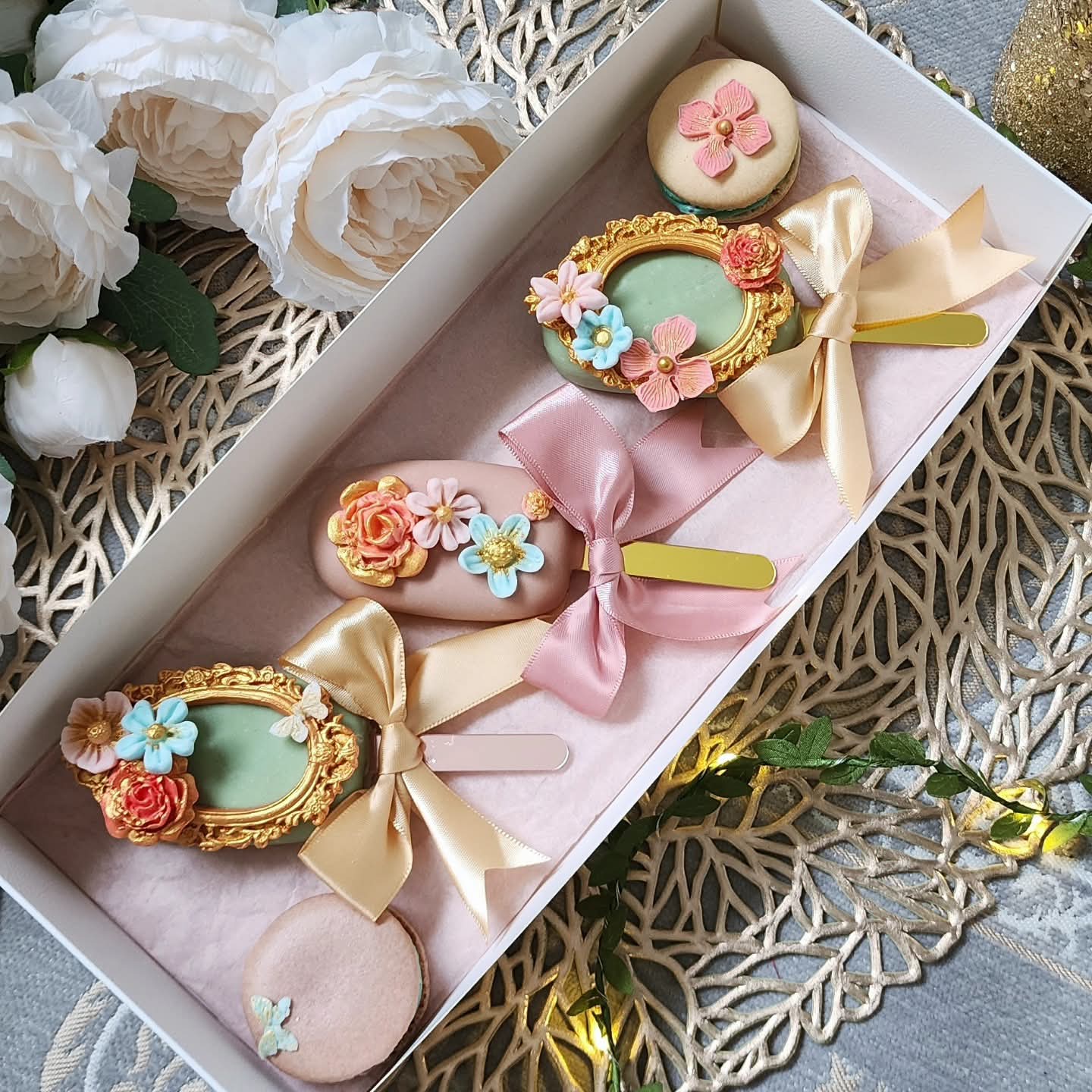 Cakesicles & Macarons