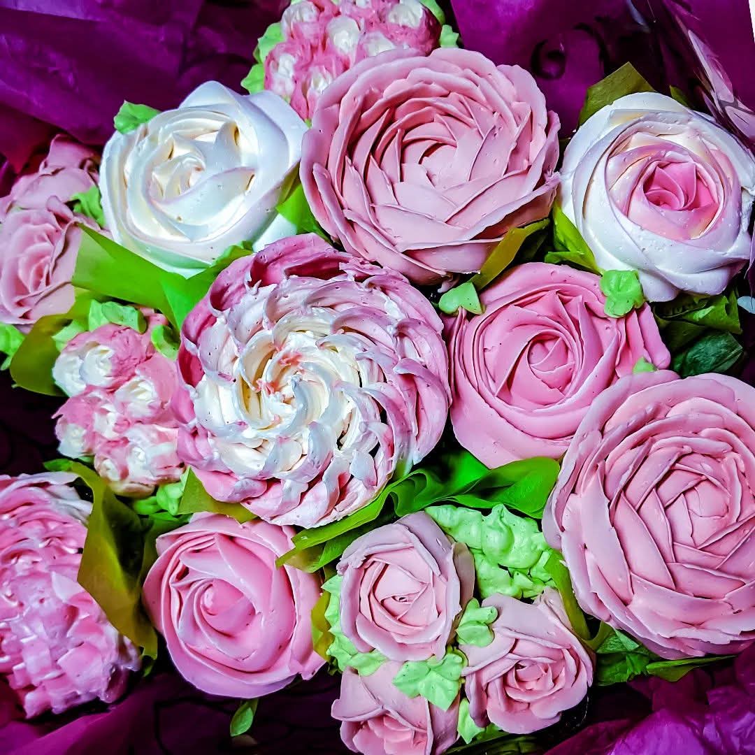 White & Pink Floral Cupcakes